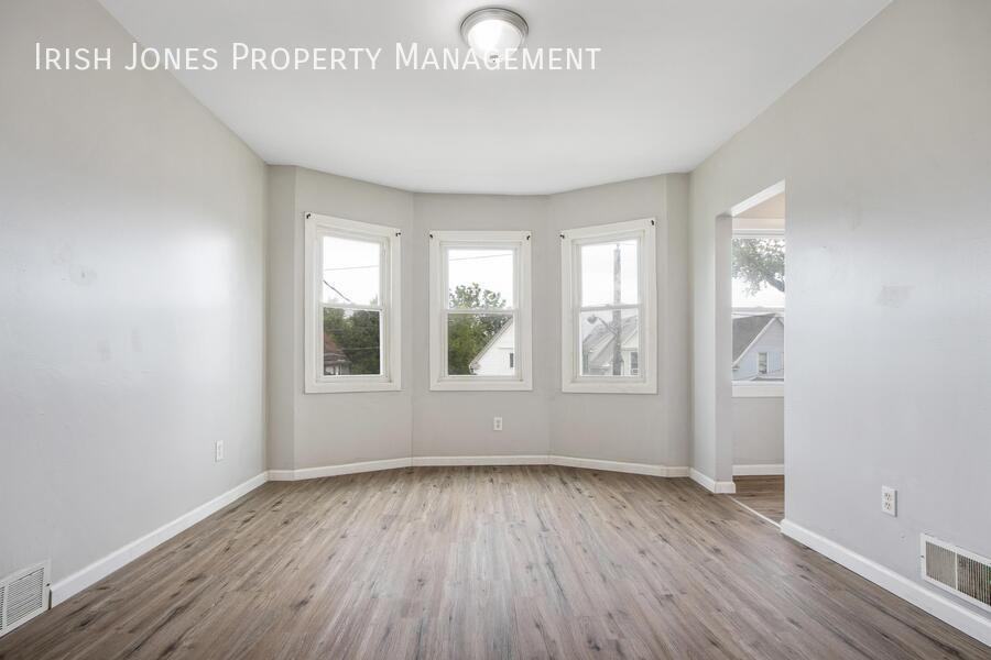 529 Winslow Ave - Photo 6 of 16