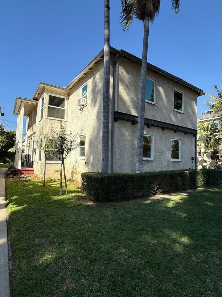 4131 W Toluca Lake Ave
