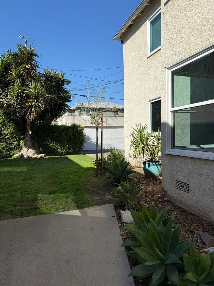 4131 W Toluca Lake Ave - Photo 2 of 17
