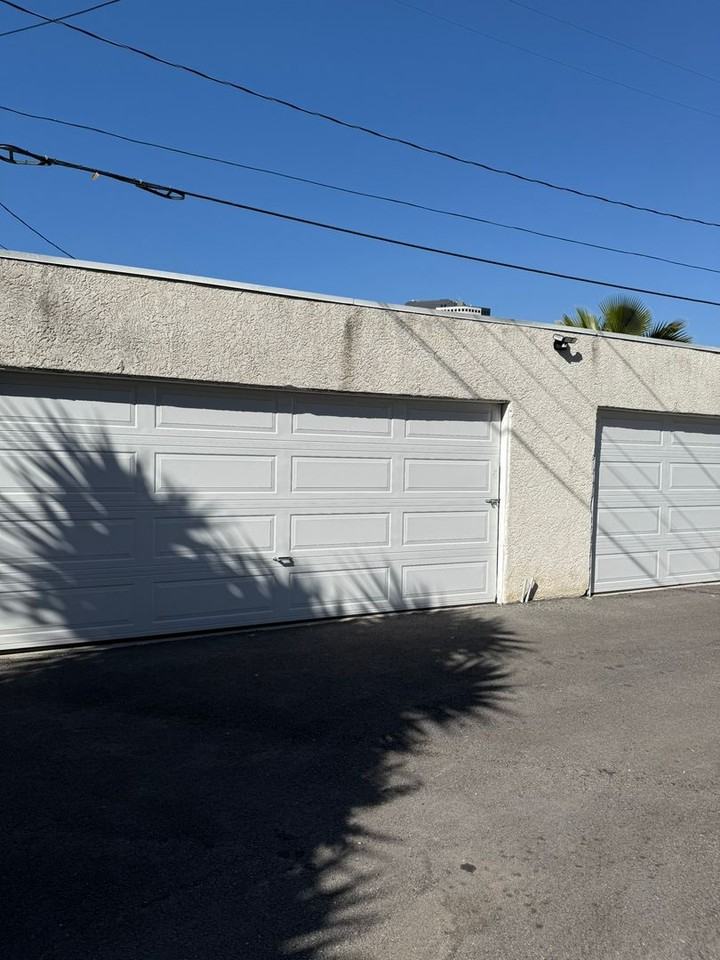 4131 W Toluca Lake Ave - Photo 3 of 17
