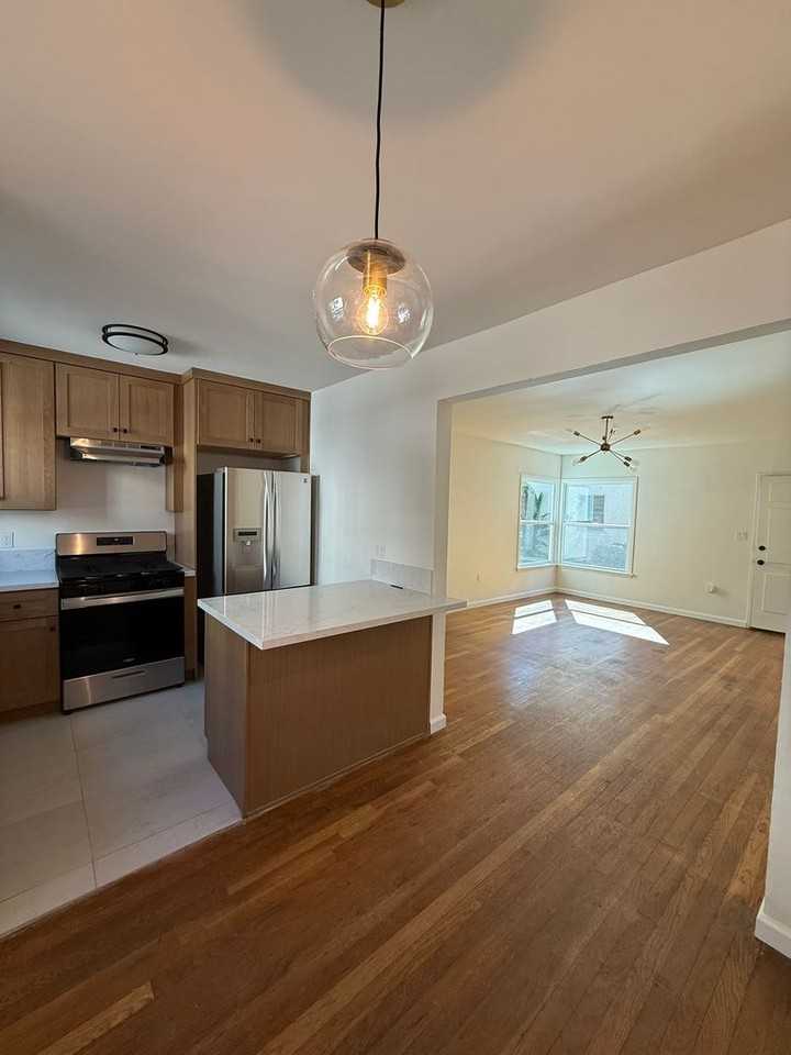4131 W Toluca Lake Ave - Photo 6 of 17