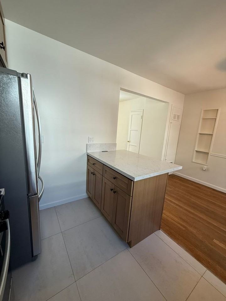 4131 W Toluca Lake Ave - Photo 7 of 17