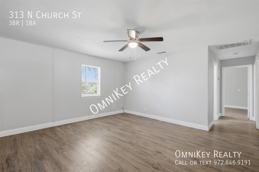 313 N Church St - Photo 3 of 29