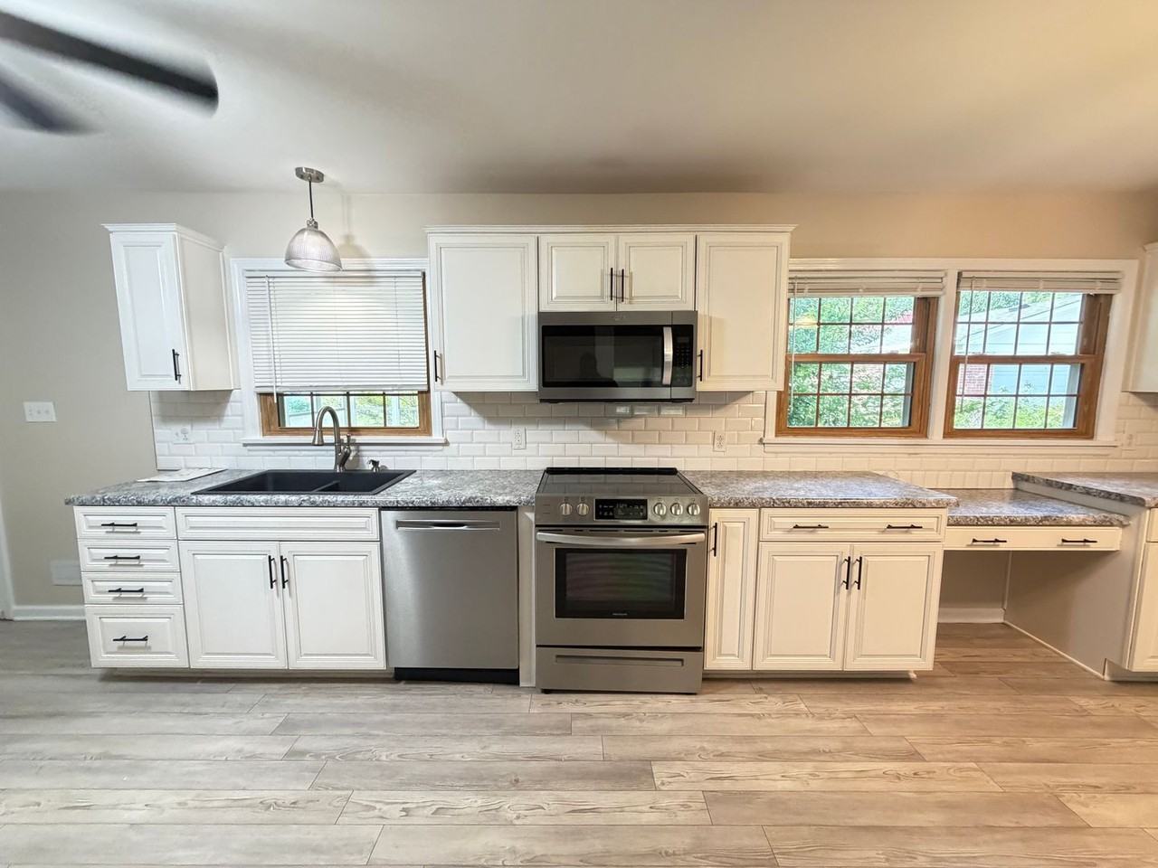 2208 Stephan Ln - Photo 7 of 33