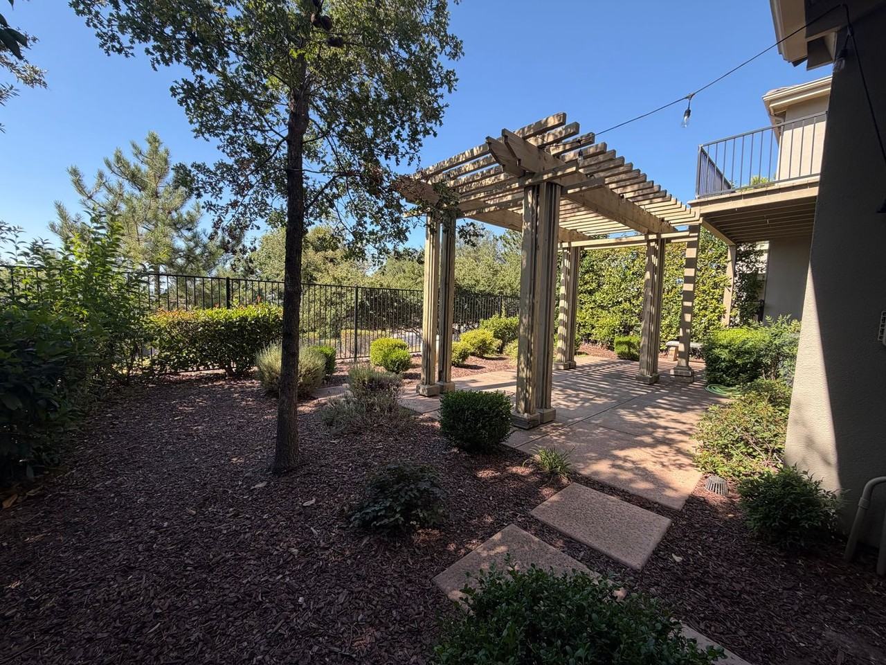 1014 Gamay Dr - Photo 3 of 50