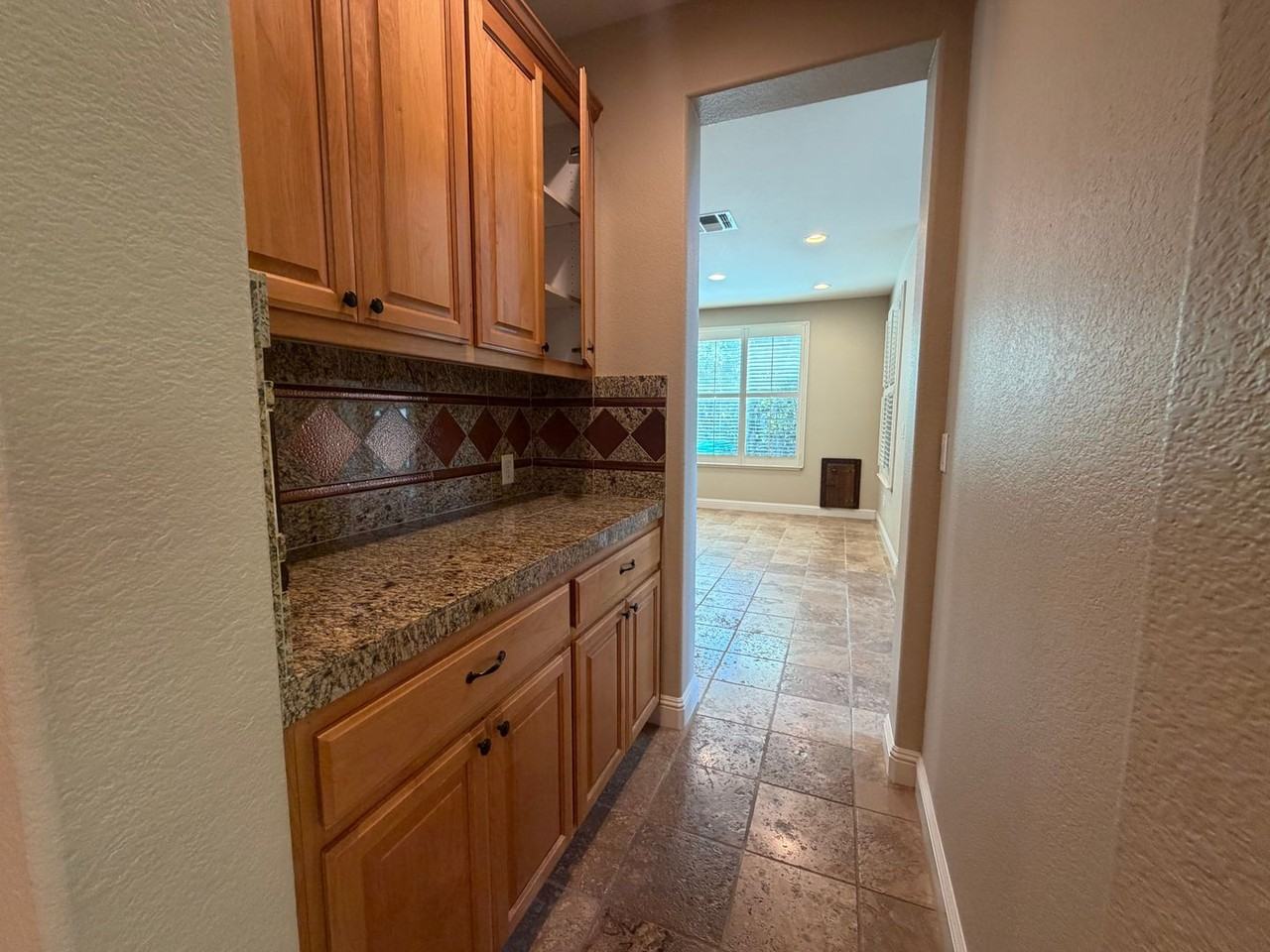 1014 Gamay Dr - Photo 4 of 50
