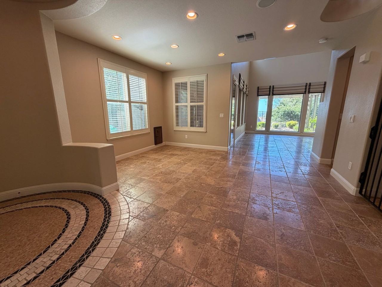 1014 Gamay Dr - Photo 4 of 49