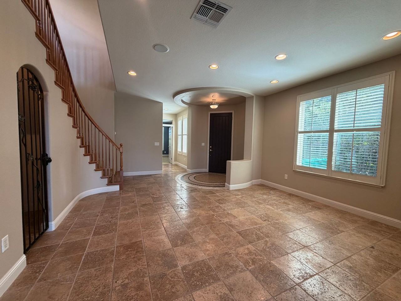 1014 Gamay Dr - Photo 6 of 49