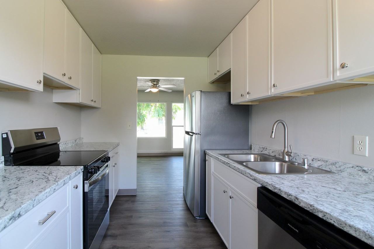 1907 Hood Ave - Photo 2 of 18