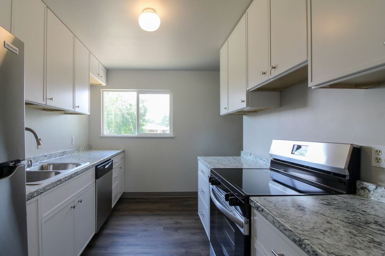 1907 Hood Ave - Photo 5 of 18