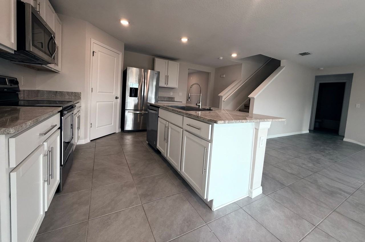 16769 Parker River St - Photo 3 of 25