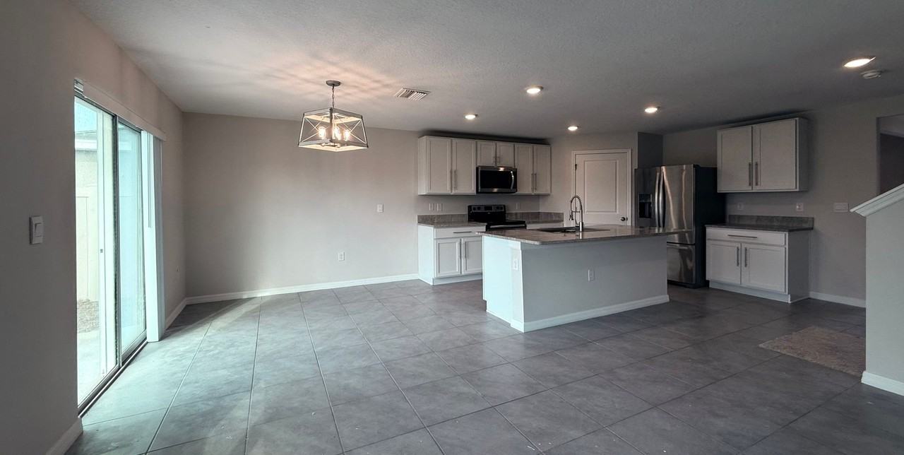 16769 Parker River St - Photo 4 of 25