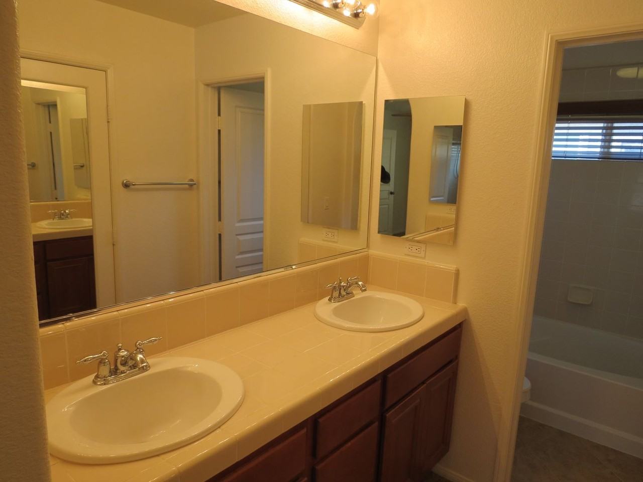 641 Hatfield Dr - Photo 6 of 11