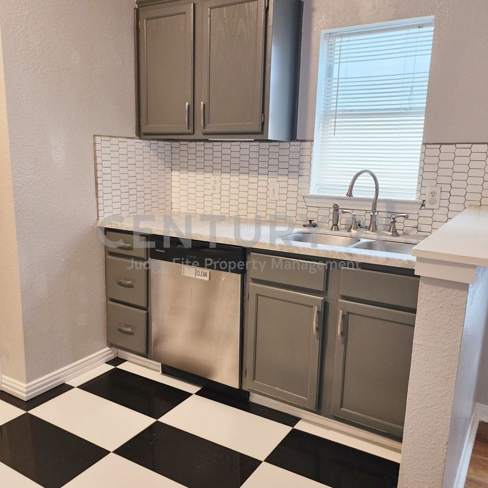 5720 1/2 Vickery Blvd - Photo 5 of 12