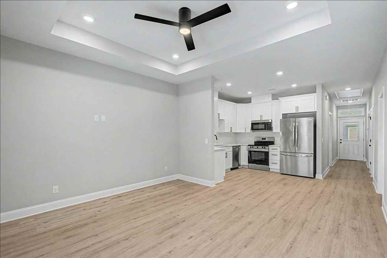 1019 W 35th St - Photo 4 of 21