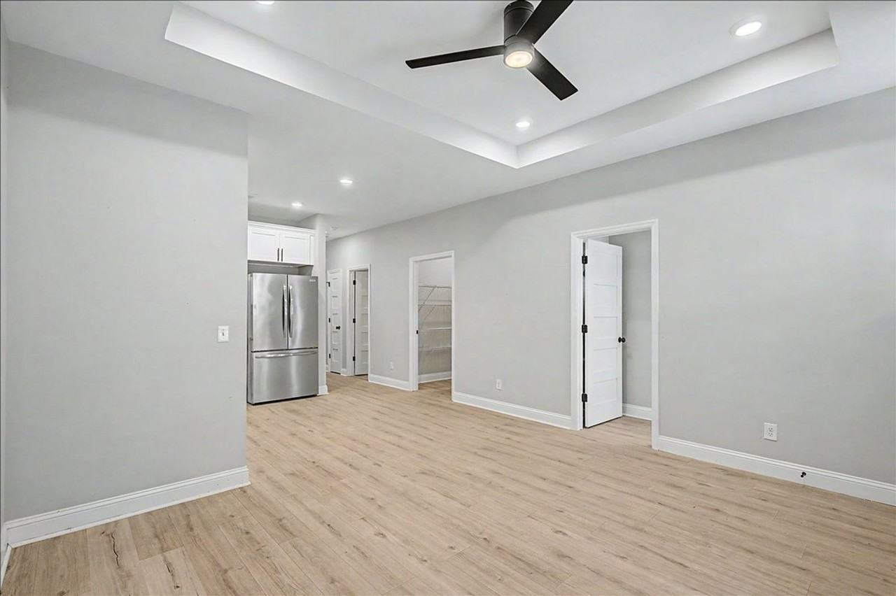 1019 W 35th St - Photo 5 of 21