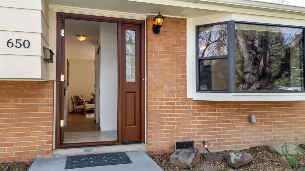 650 Hartford Dr - Photo 3 of 41