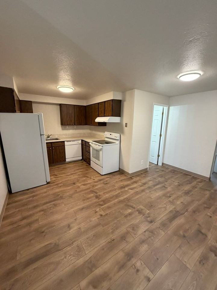 3998 Linn Ave Se - Photo 2 of 27