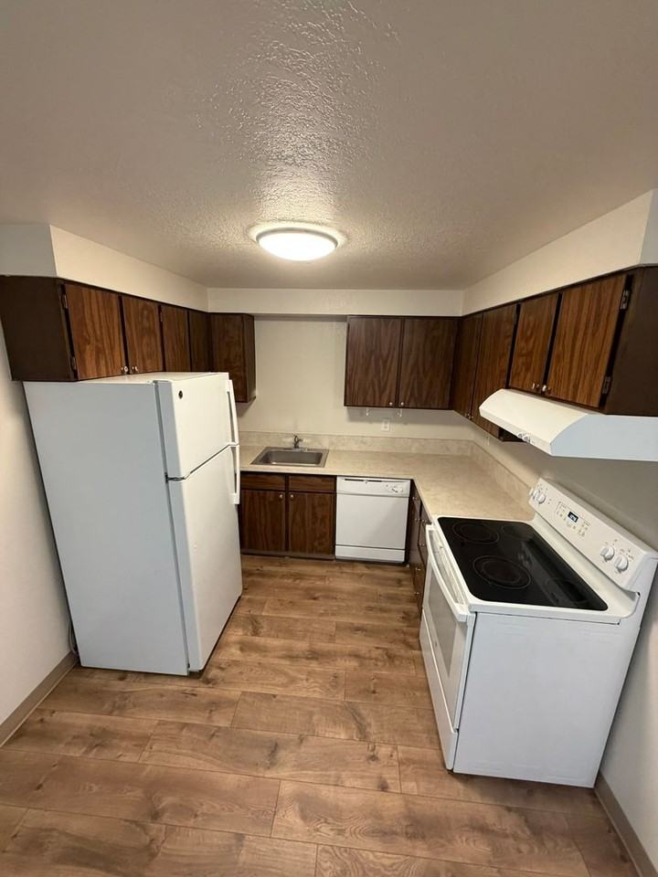3998 Linn Ave Se - Photo 3 of 27