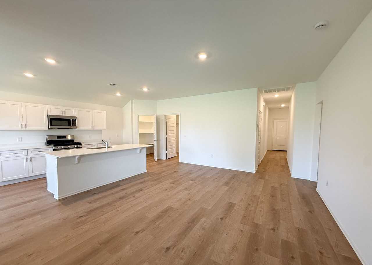 16309 Harvester Dr - Photo 4 of 28