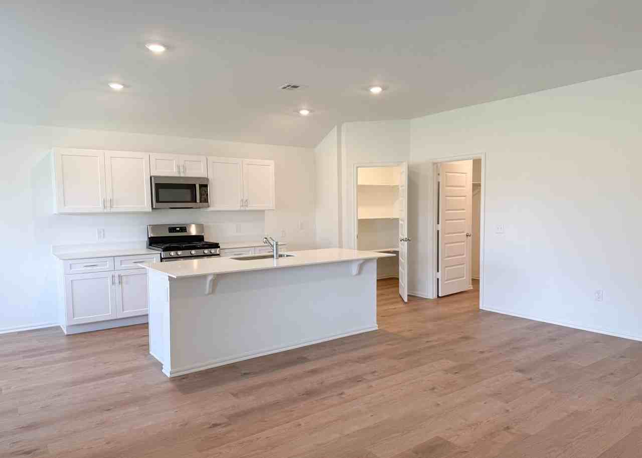 16309 Harvester Dr - Photo 5 of 28