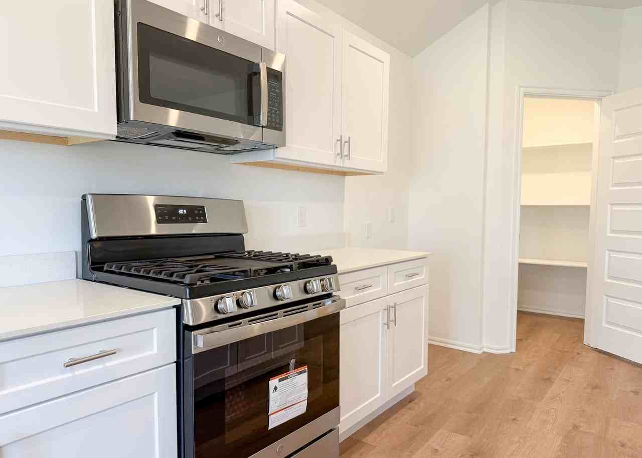 16309 Harvester Dr - Photo 6 of 28