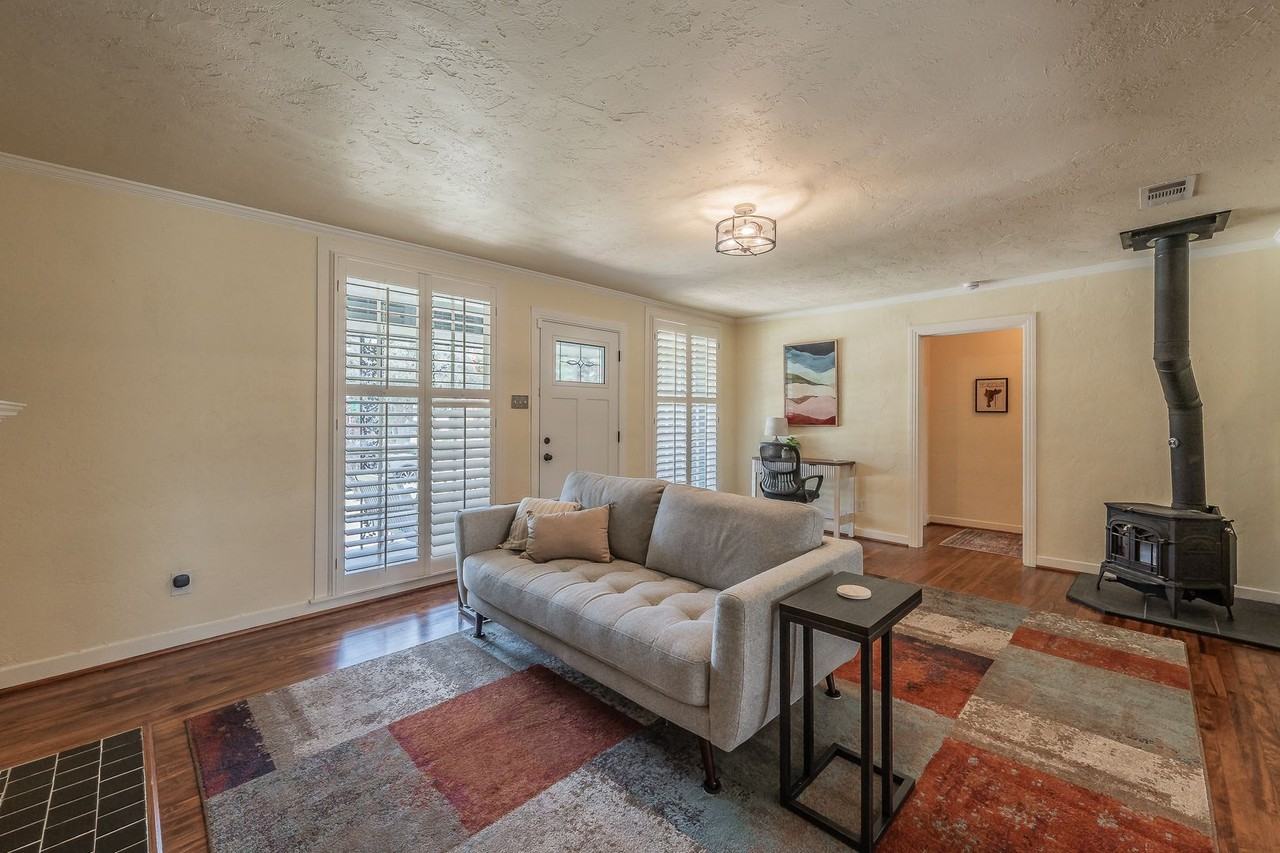 2157 W Lotus Ave - Photo 2 of 46