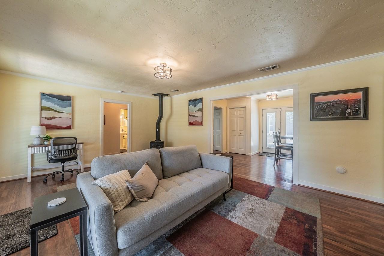 2157 W Lotus Ave - Photo 4 of 46