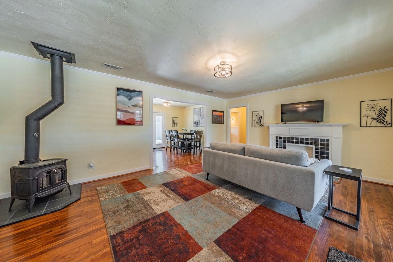 2157 W Lotus Ave - Photo 5 of 46