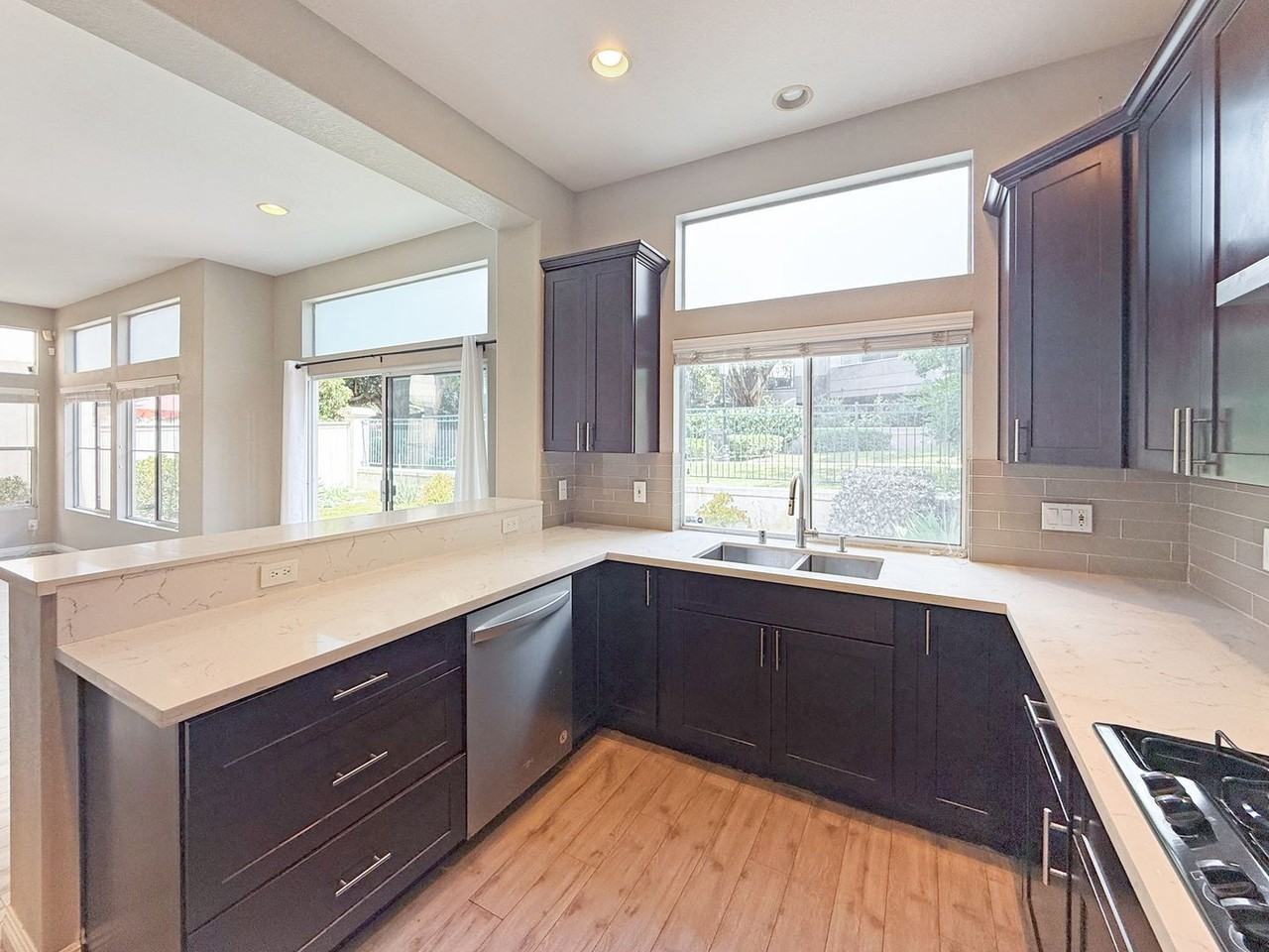5423 Renaissance Ave - Photo 2 of 23
