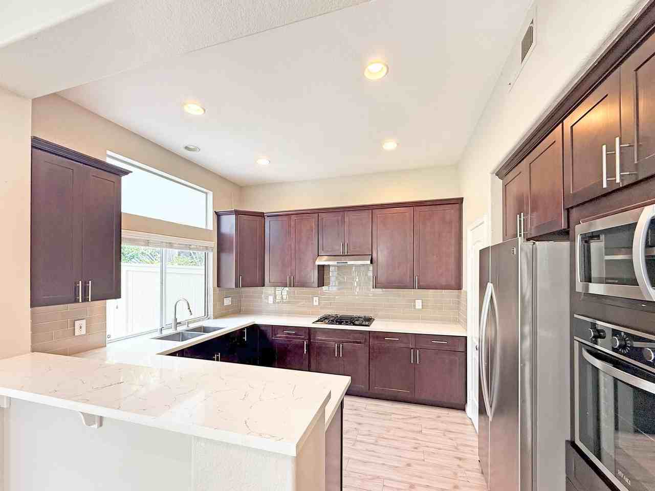 5423 Renaissance Ave - Photo 4 of 23