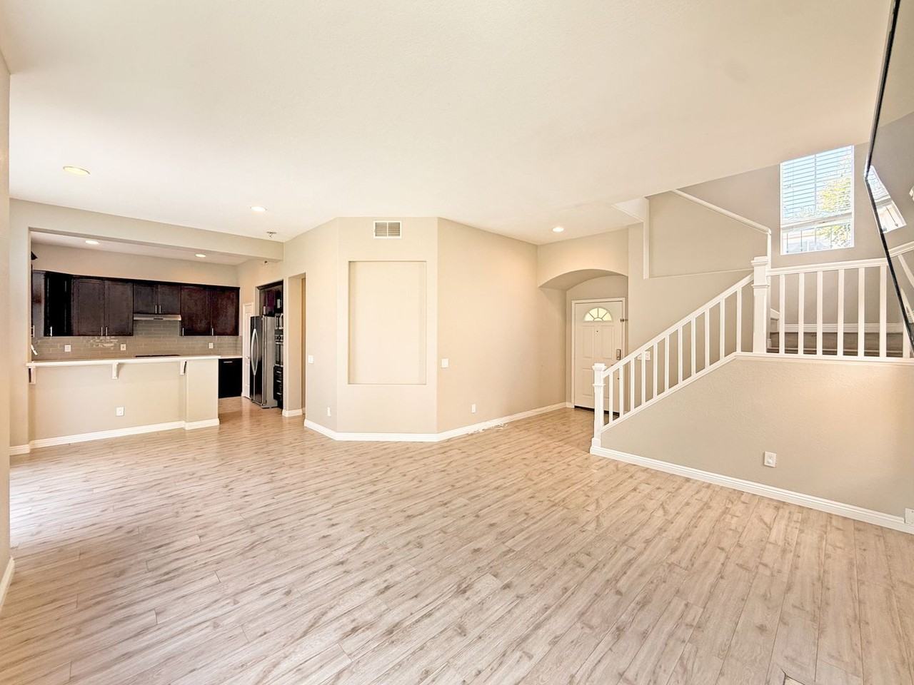 5423 Renaissance Ave - Photo 5 of 23