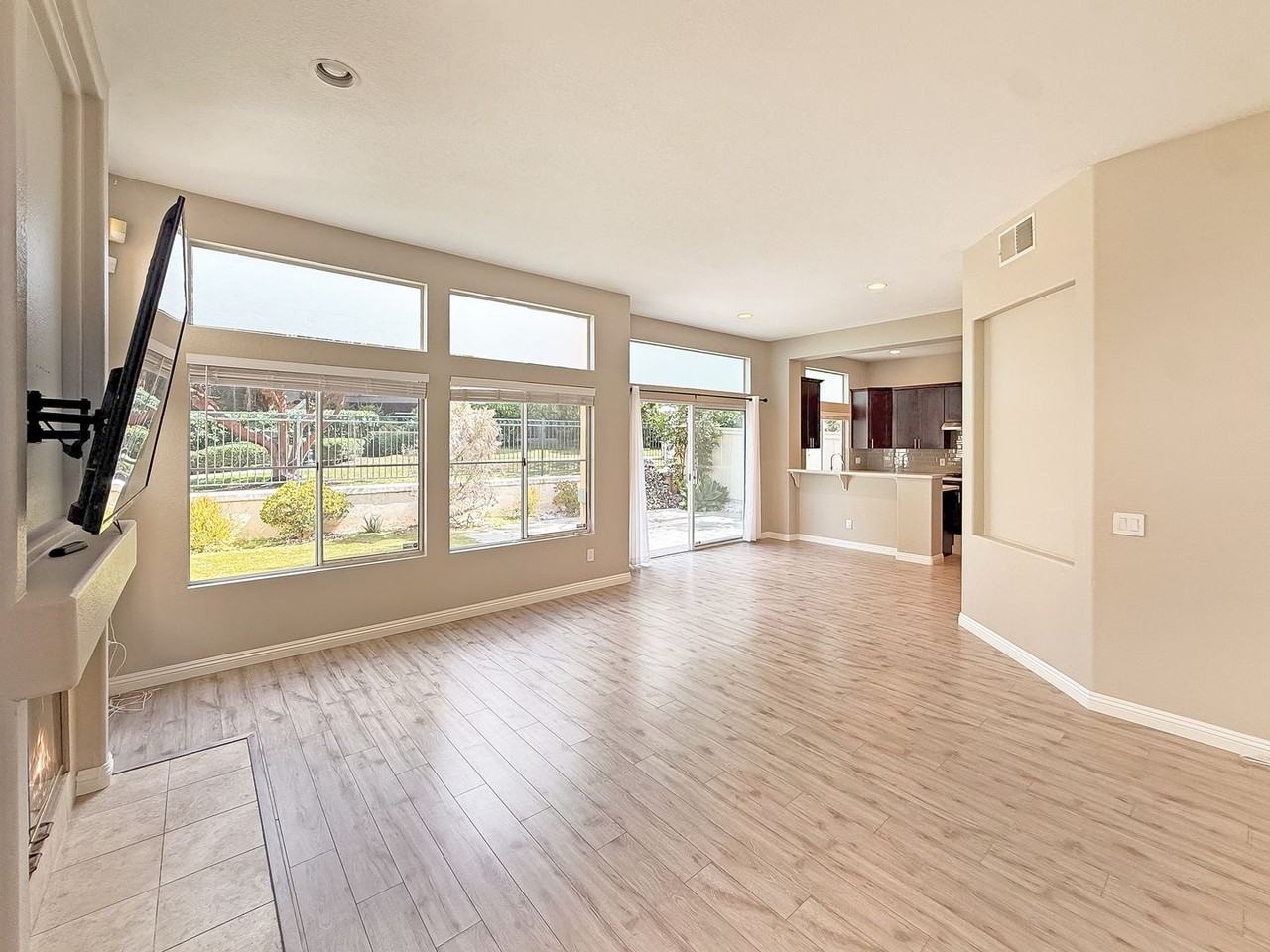 5423 Renaissance Ave - Photo 6 of 23
