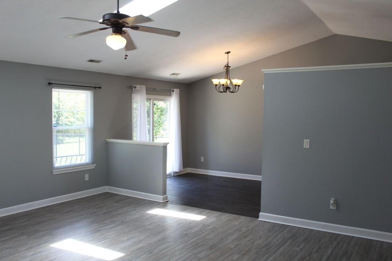 612 Woodfield Cir - Photo 3 of 17