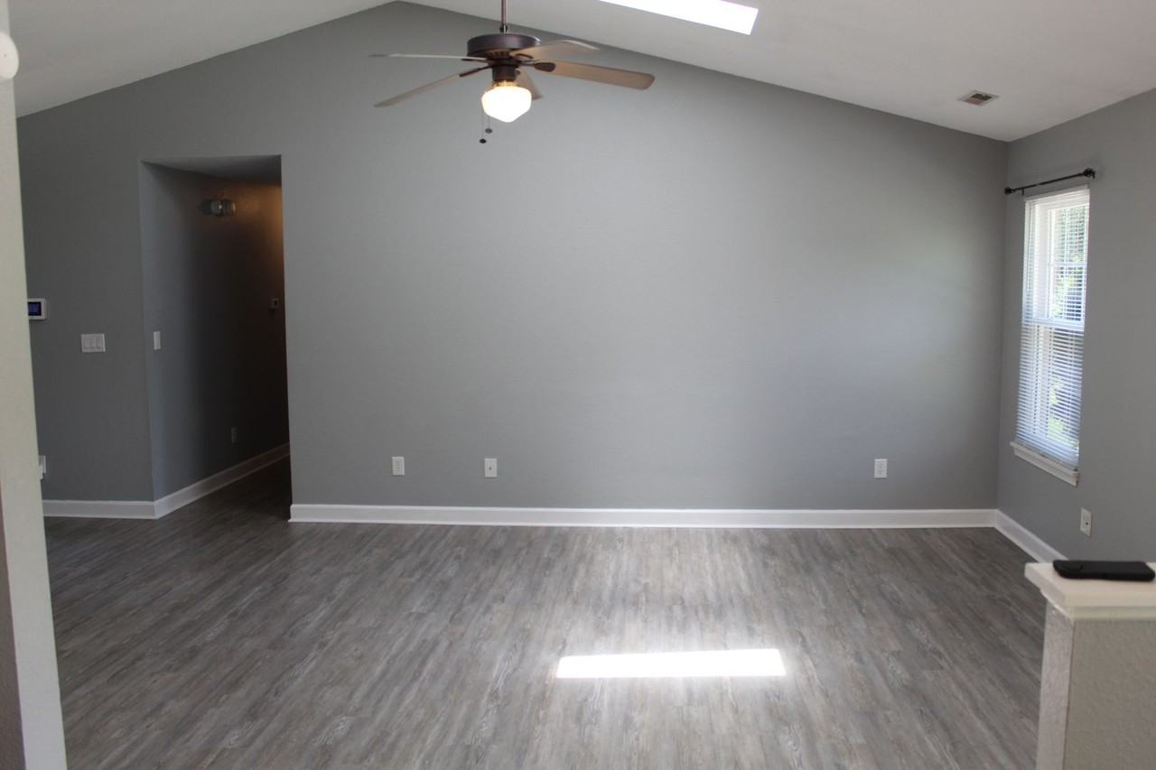 612 Woodfield Cir - Photo 4 of 17