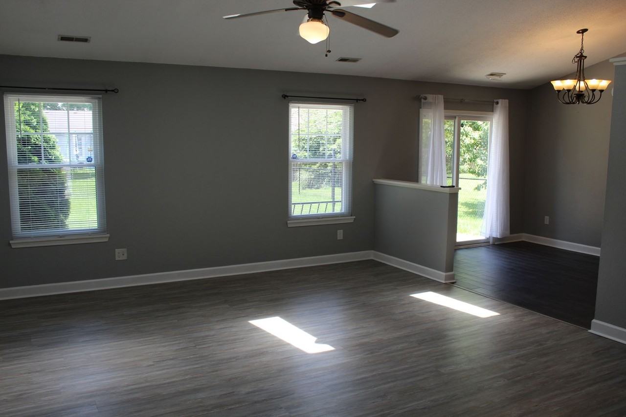 612 Woodfield Cir - Photo 5 of 17