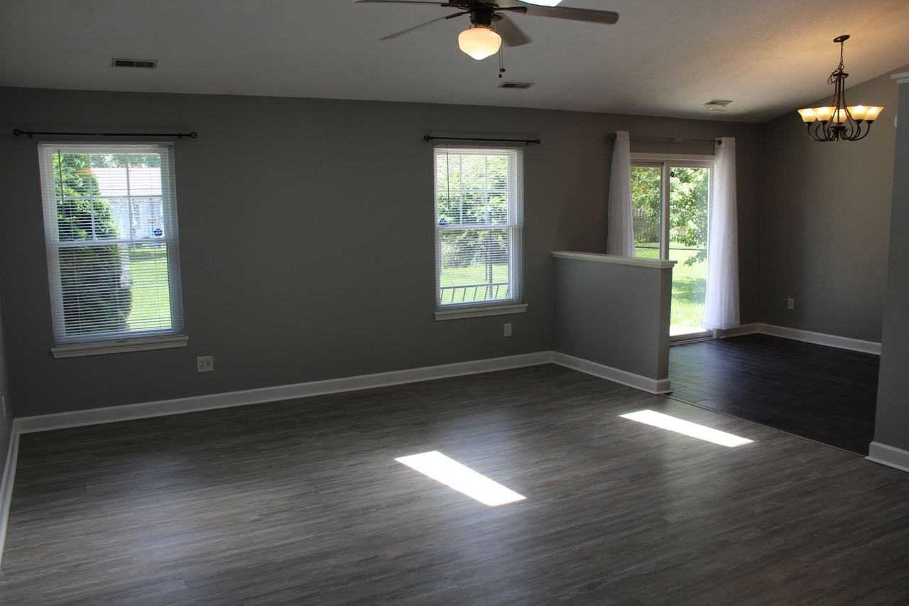 612 Woodfield Cir - Photo 6 of 17