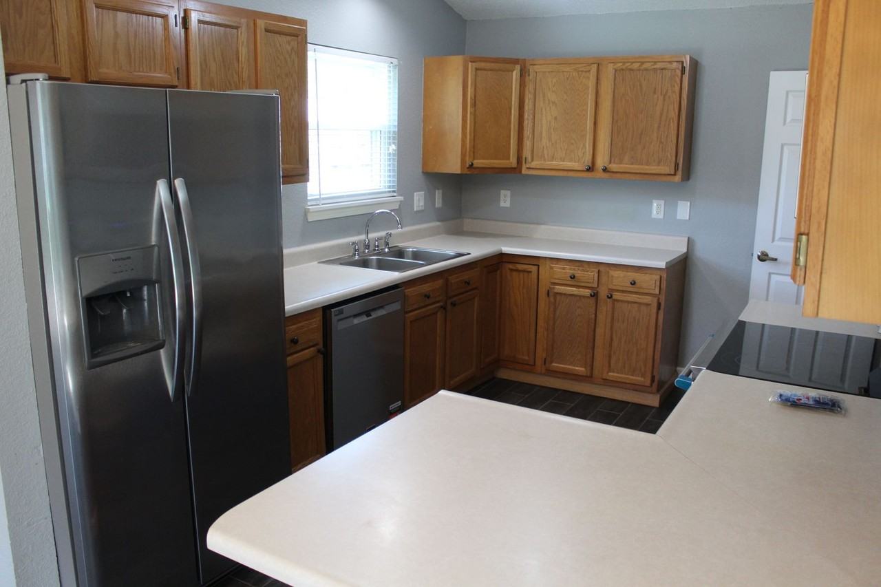 612 Woodfield Cir - Photo 7 of 17