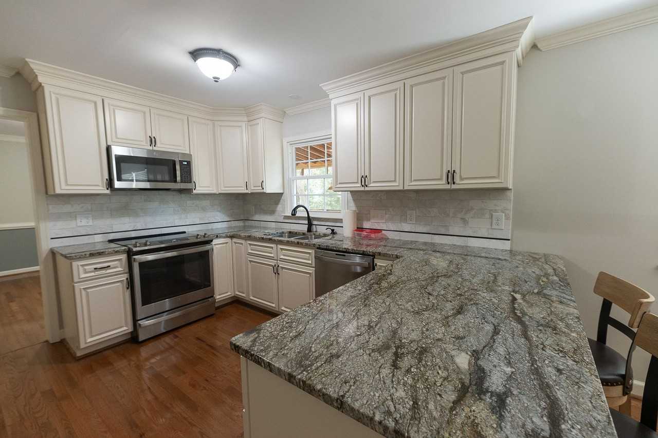 5517 Robinridge Rd - Photo 6 of 49