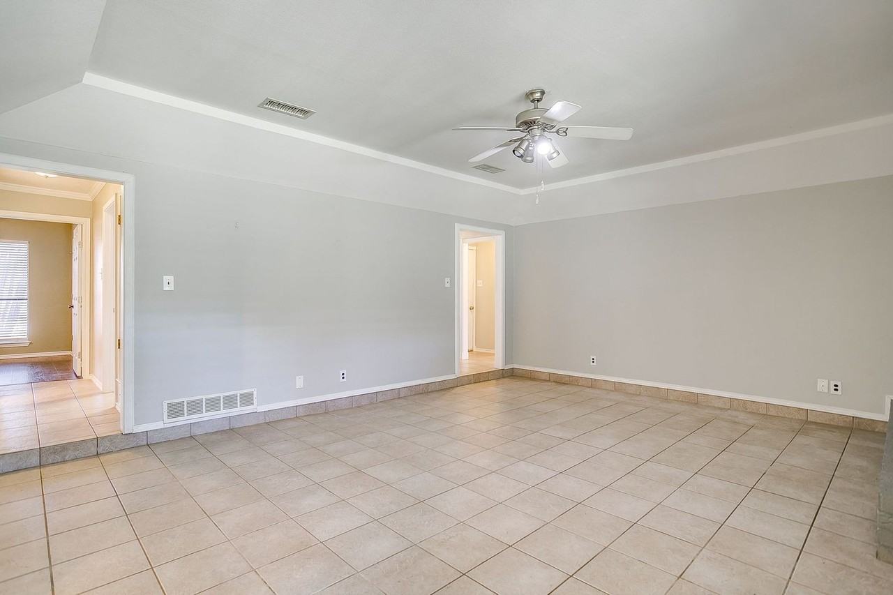 2400 Westpark Way Cir - Photo 5 of 21