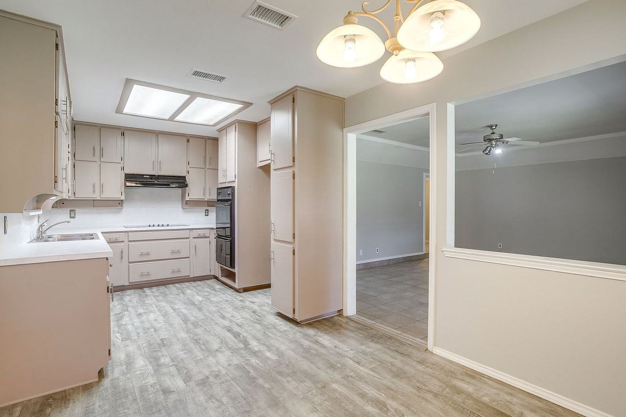 2400 Westpark Way Cir - Photo 7 of 21