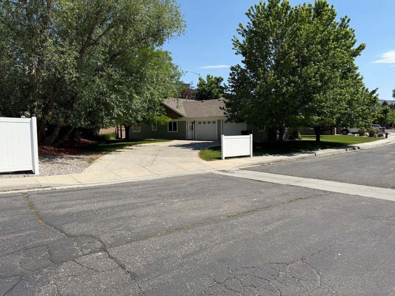 230 River Pl - Photo 2 of 50