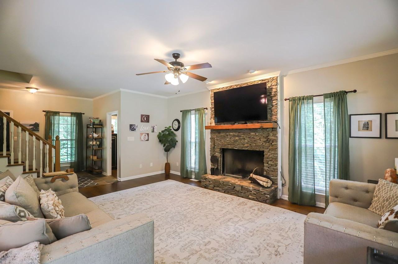 5804 Lanatte Ln - Photo 6 of 34