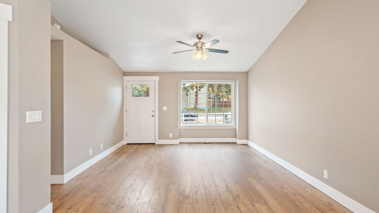 2911 W Pleasanton Ave - Photo 2 of 19