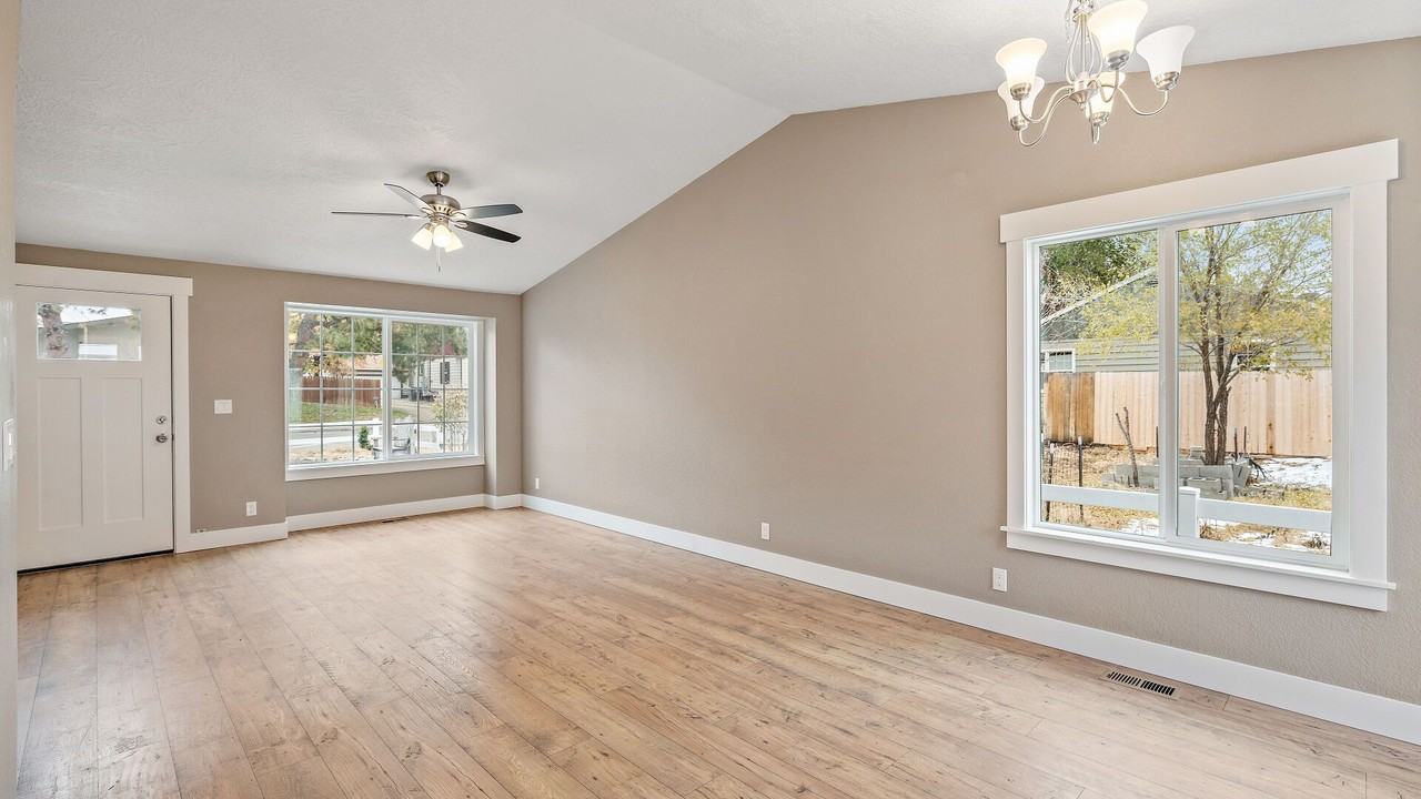 2911 W Pleasanton Ave - Photo 3 of 19