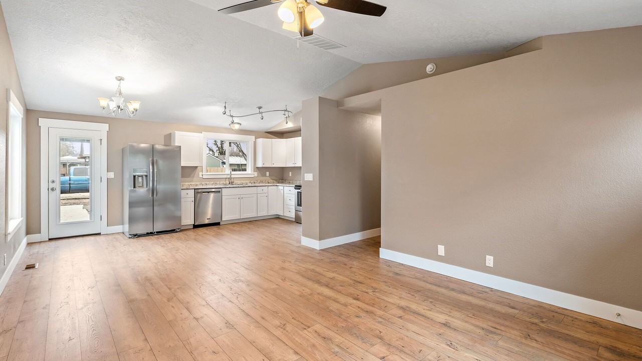 2911 W Pleasanton Ave - Photo 5 of 19