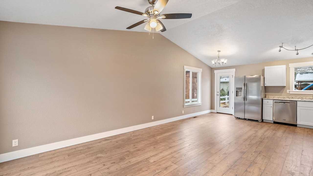 2911 W Pleasanton Ave - Photo 6 of 19