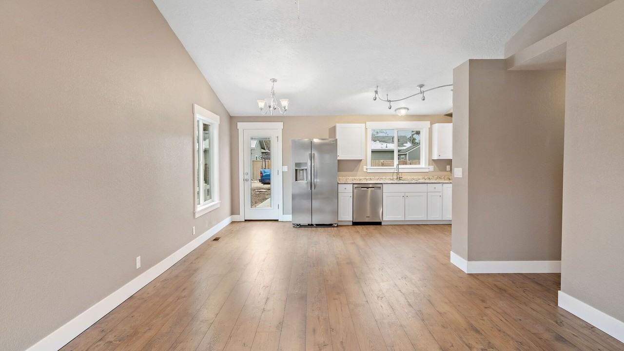2911 W Pleasanton Ave - Photo 7 of 19