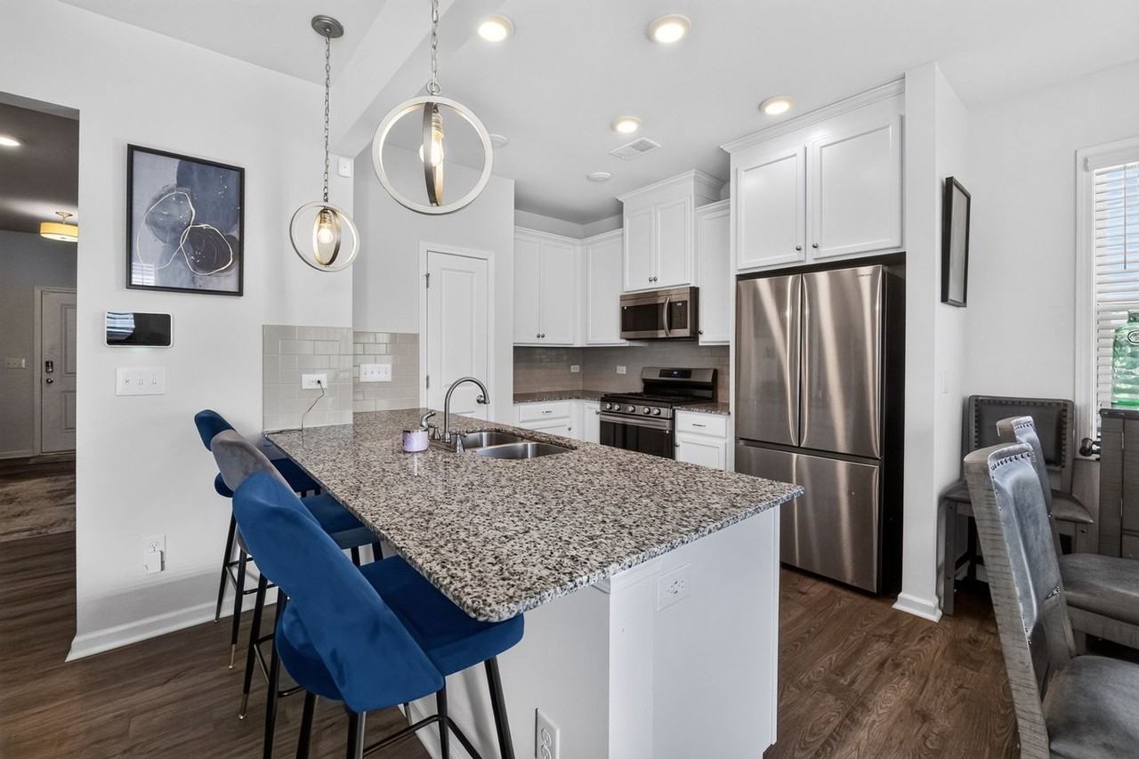 3745 Yorkshire Pl - Photo 3 of 29