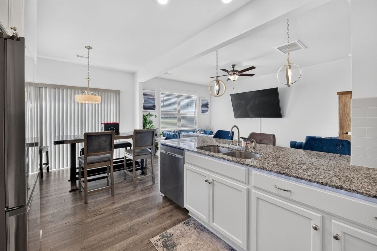 3745 Yorkshire Pl - Photo 6 of 29